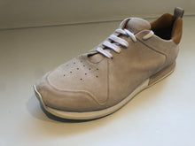 Load image into Gallery viewer, RUNNER