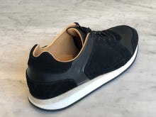 Load image into Gallery viewer, RUNNER