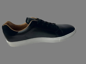 LOW TOP SNEAKER