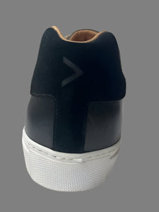 LOW TOP SNEAKER